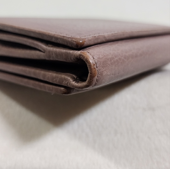 Gucci Marmont Trifold compact Wallet. Minor corner wear. Needs some cleaning. - Picture 9 of 16